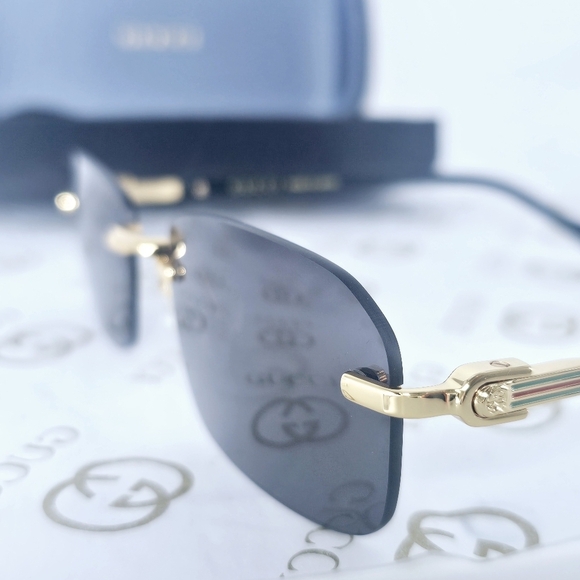 Gucci Black and Gold Unisex Sunglasses - Picture 13 of 16